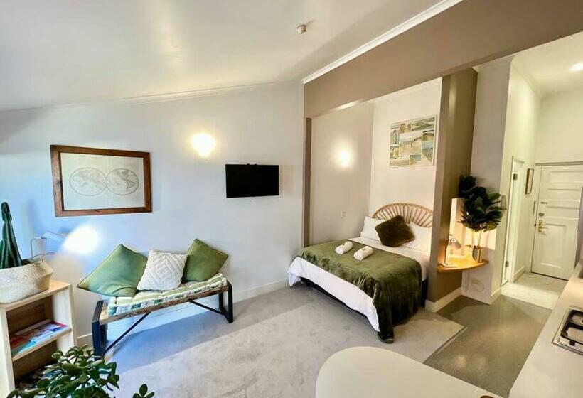 Self Contained Haven In New Farm