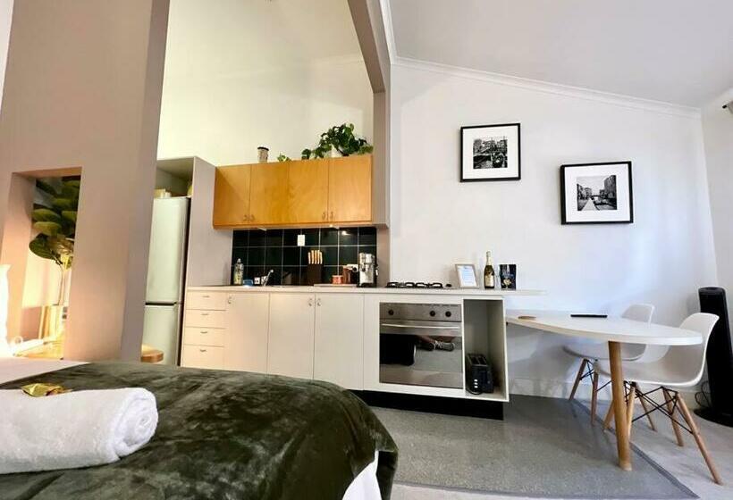 Self Contained Haven In New Farm