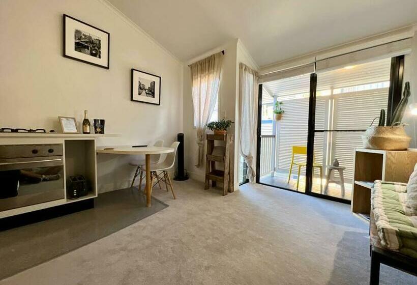 Self Contained Haven In New Farm