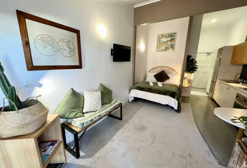 Self Contained Haven In New Farm