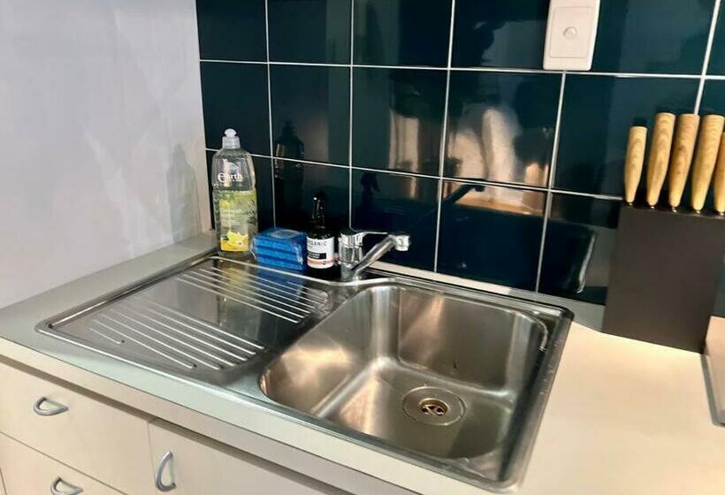 Self Contained Haven In New Farm