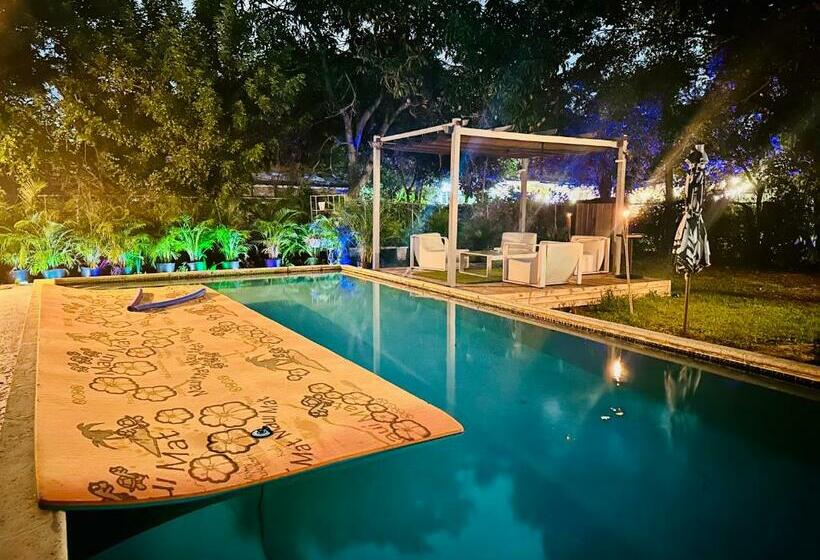 Cheerful Villa With Amazing Pool