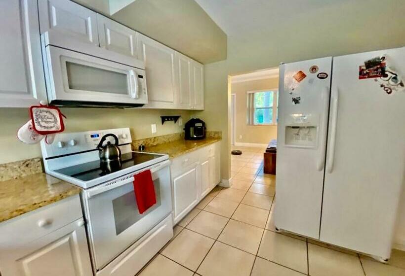 Cheerful Villa With Amazing Pool