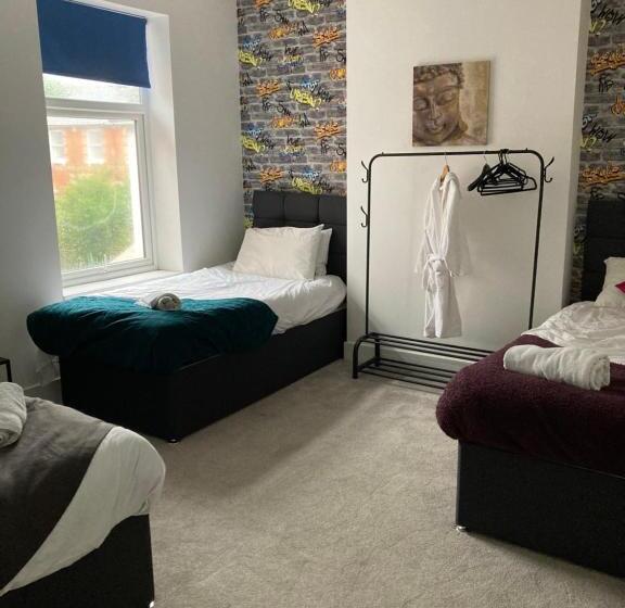 Dukes Place Sleeps 10 Comfortably