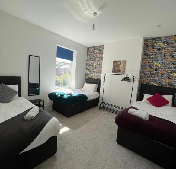 Dukes Place Sleeps 10 Comfortably