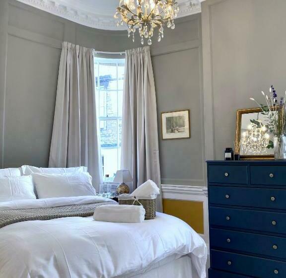 Exclusive Georgian Apartment In Centre Of Bath