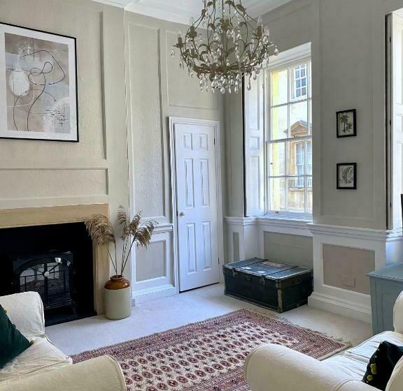 Exclusive Georgian Apartment In Centre Of Bath