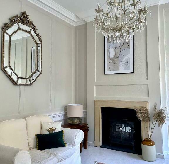 Exclusive Georgian Apartment In Centre Of Bath