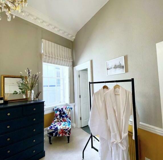 Exclusive Georgian Apartment In Centre Of Bath