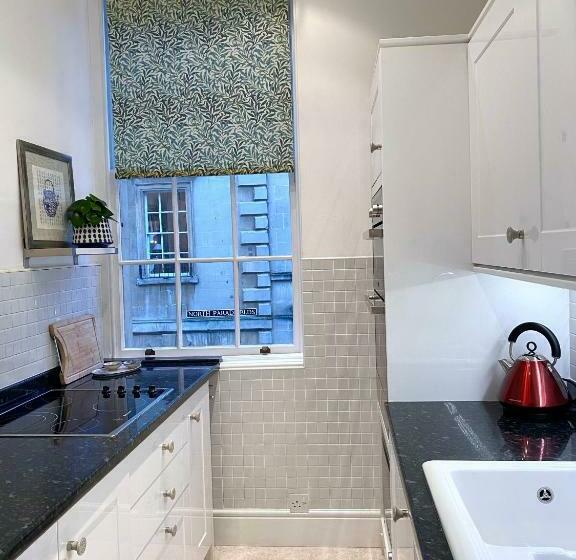 Exclusive Georgian Apartment In Centre Of Bath