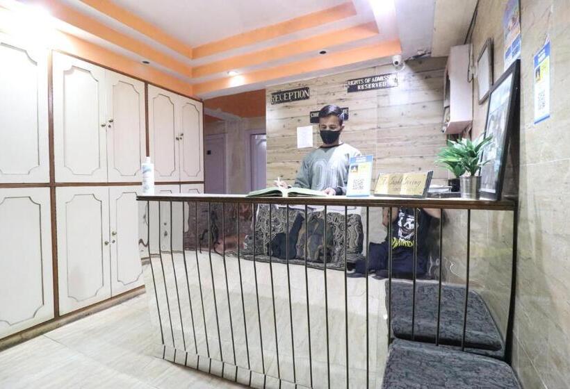 هتل The Krishna Boho Near Mall Road