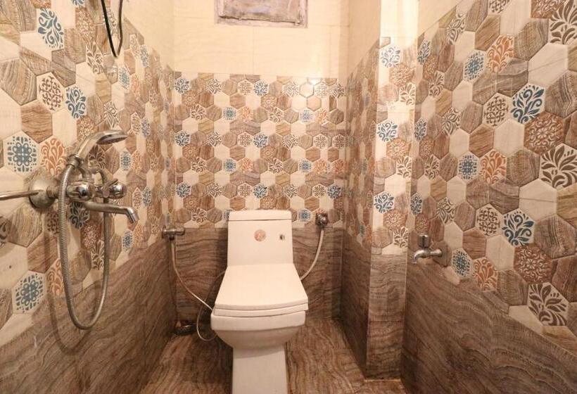 هتل The Krishna Boho Near Mall Road