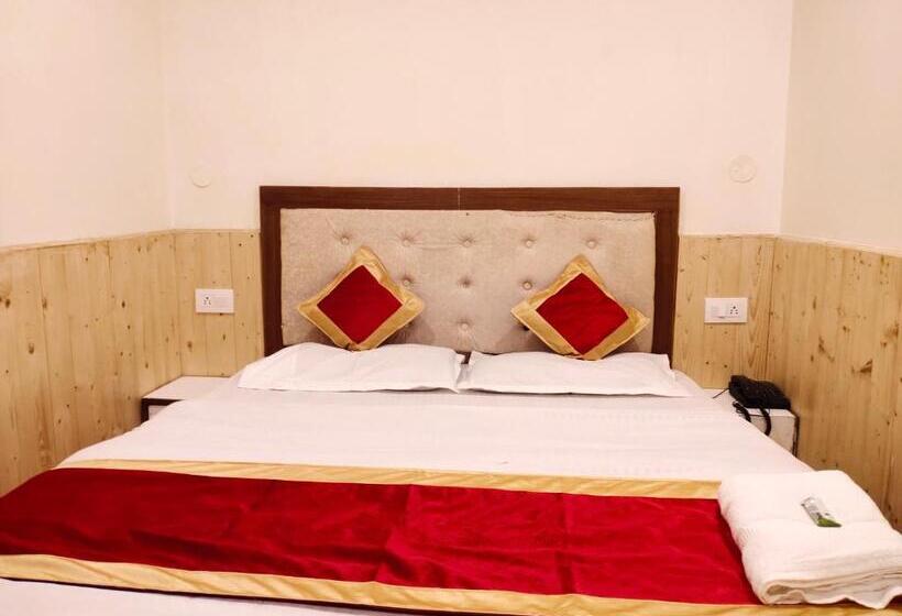 هتل The Krishna Boho Near Mall Road