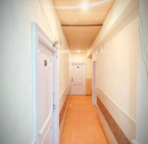 هتل The Krishna Boho Near Mall Road