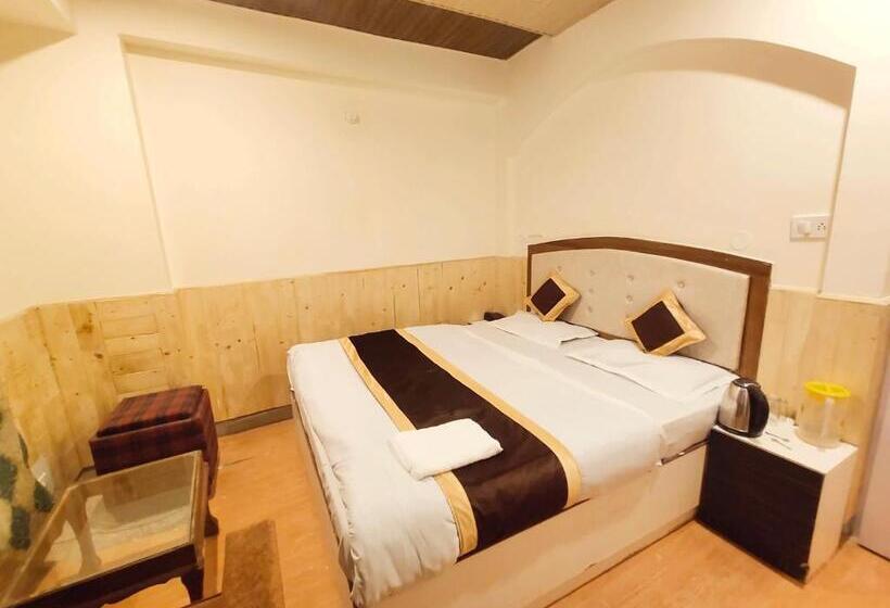 هتل The Krishna Boho Near Mall Road