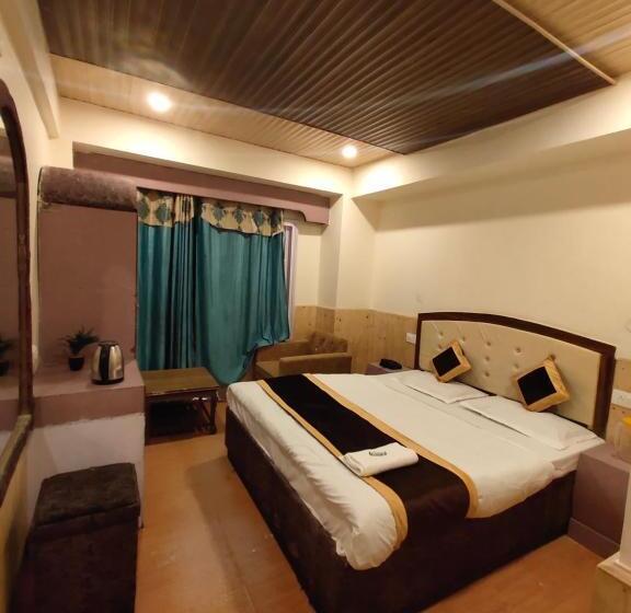 هتل The Krishna Boho Near Mall Road