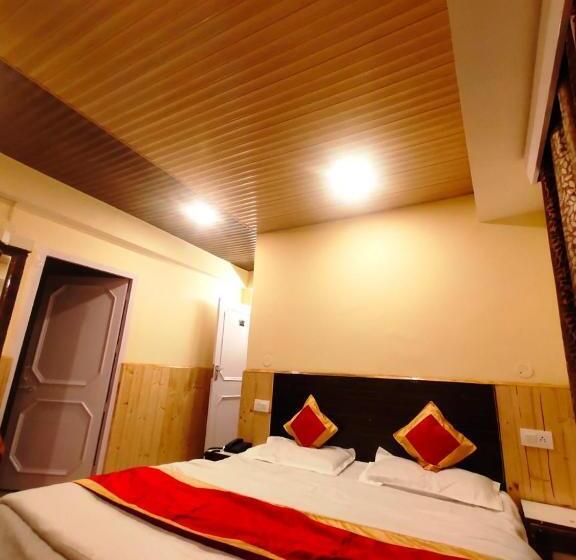 هتل The Krishna Boho Near Mall Road