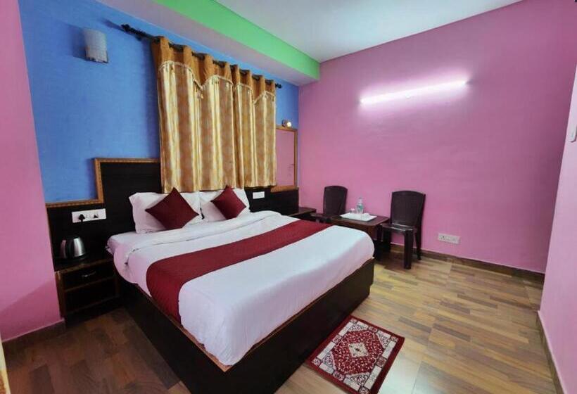 هتل The Krishna Boho Near Mall Road