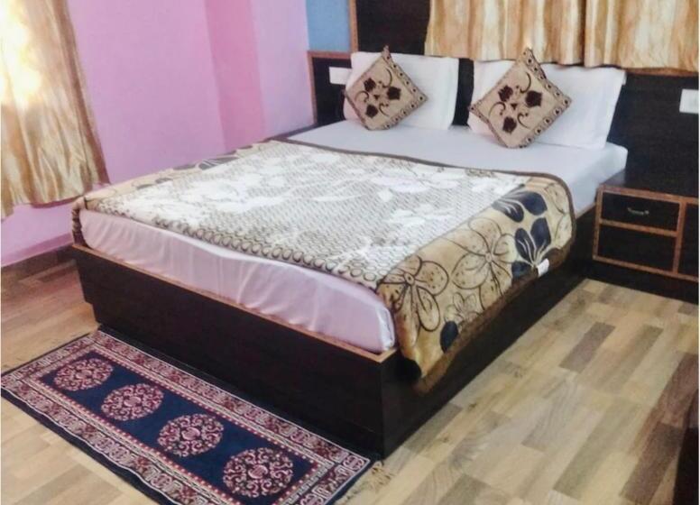 هتل The Krishna Boho Near Mall Road