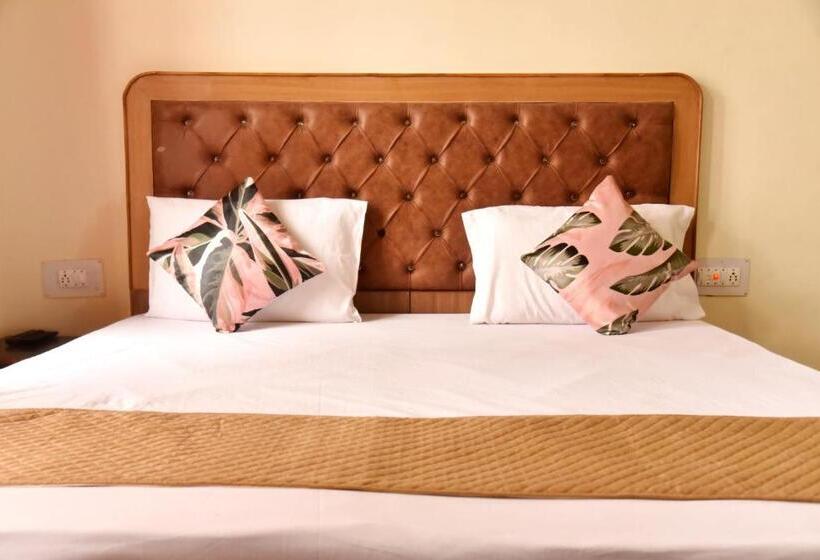 هتل The Krishna Boho Near Mall Road