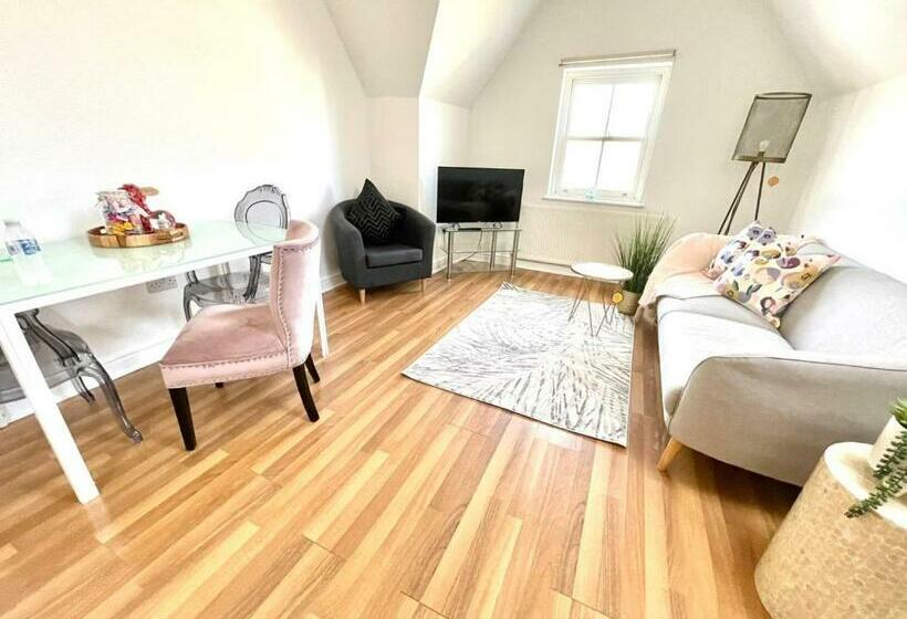 Koala & Tree Exceptional 1 Bed Apartment For 2 Guests Lets & Serviced Accommodation Cambridge