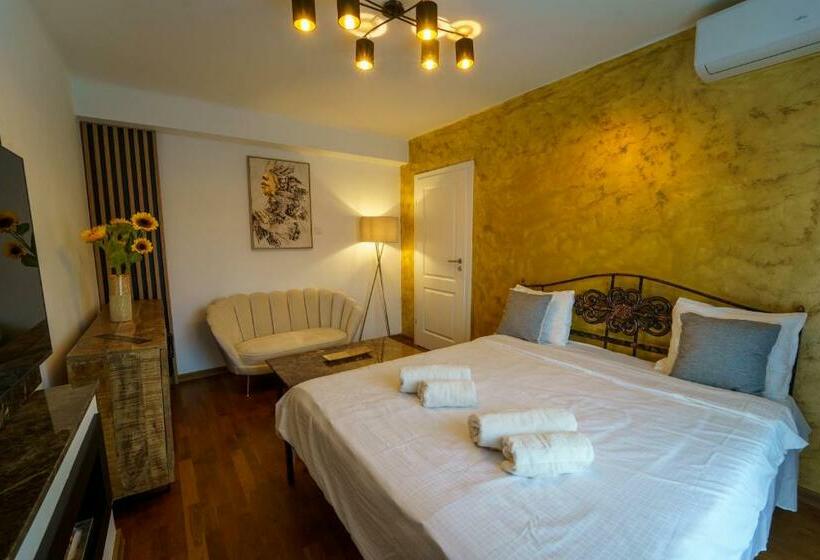 Main Square 5 Star Luxury Apartment With View