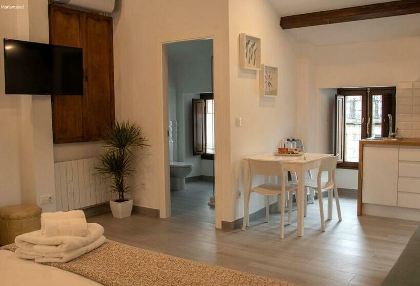 Marujita Vilanova, Alojamiento Singular