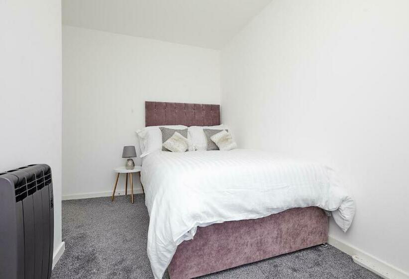 Modern 2 Bed House By City Centre