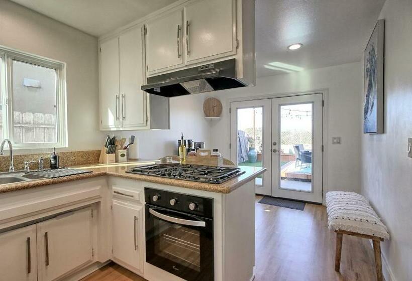 Quaint 2 Bed/1 Bath Unit Located In The Dunes