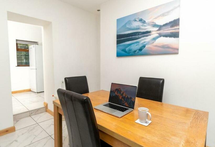 Business Friendly & Spacious 2br Home   Perfectly Located For Working In Swansea