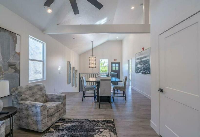 The Latitude Adjustment, Located Close To Golf,sand Dunes, Reservoir & National Parks