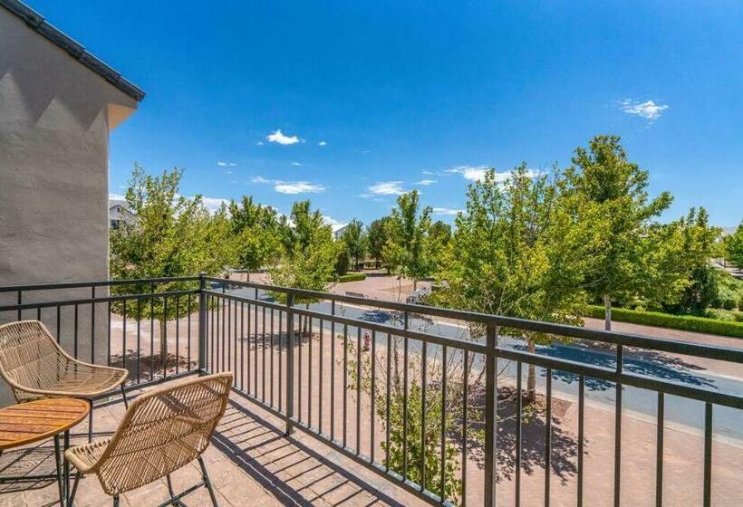 The Latitude Adjustment, Located Close To Golf,sand Dunes, Reservoir & National Parks