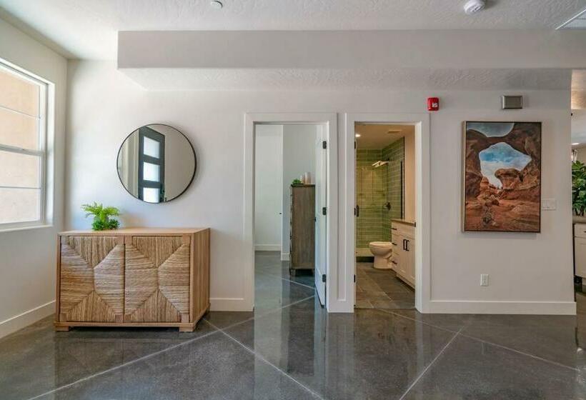 The Latitude Adjustment, Located Close To Golf,sand Dunes, Reservoir & National Parks