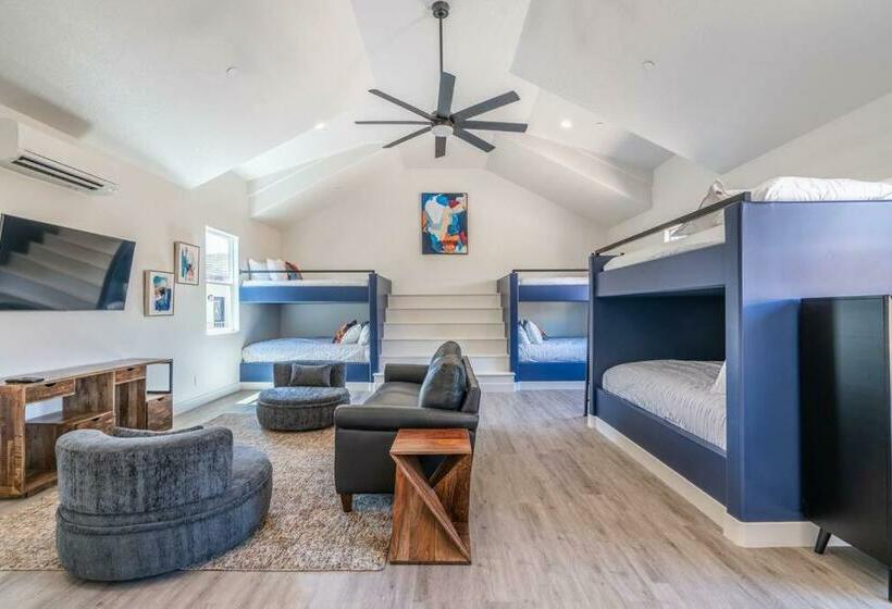 The Latitude Adjustment, Located Close To Golf,sand Dunes, Reservoir & National Parks