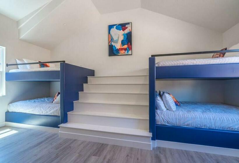 The Latitude Adjustment, Located Close To Golf,sand Dunes, Reservoir & National Parks