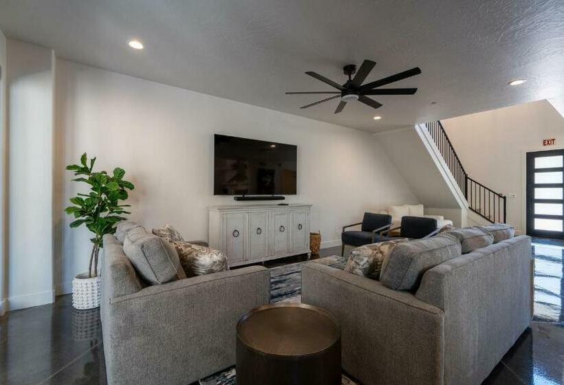 The Latitude Adjustment, Located Close To Golf,sand Dunes, Reservoir & National Parks