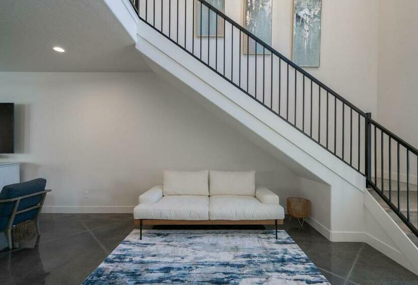 The Latitude Adjustment, Located Close To Golf,sand Dunes, Reservoir & National Parks