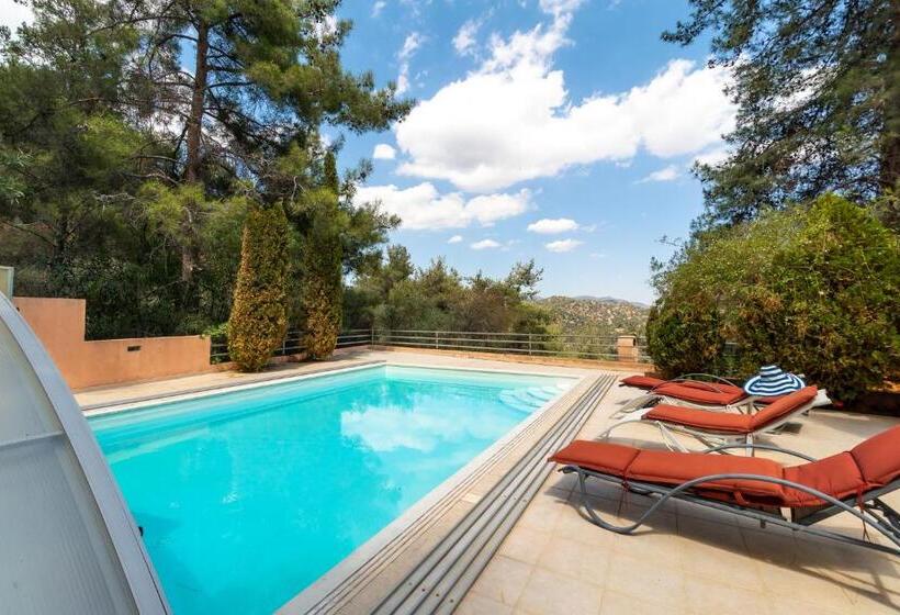 Villa Hillcrest Panorama By Ezoria Villas