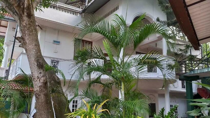 호스텔 Shady Transit