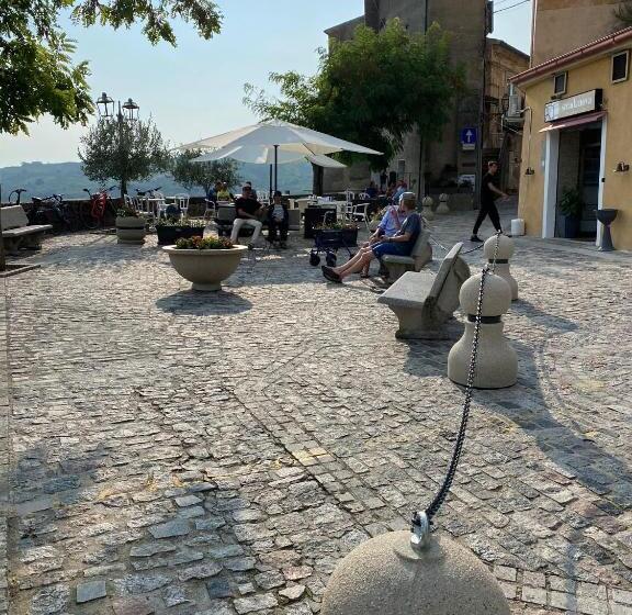 Bed and Breakfast Cleto: Un Paese Due Castelli