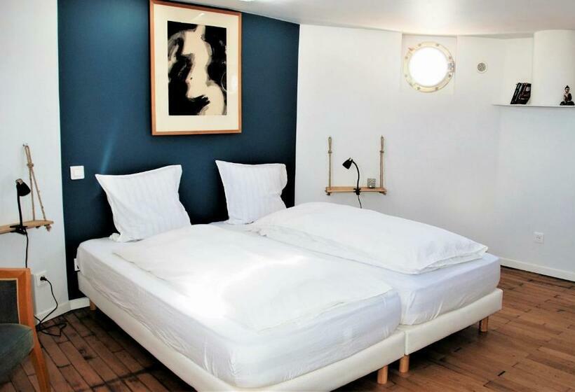 민박 Péniche Chopine