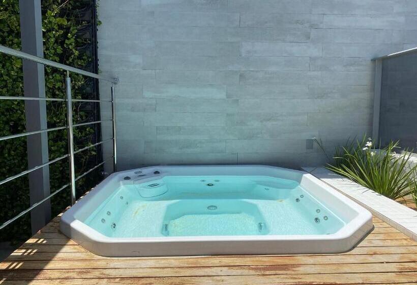 Bela Hospedagem   Design E Conforto No Box 150