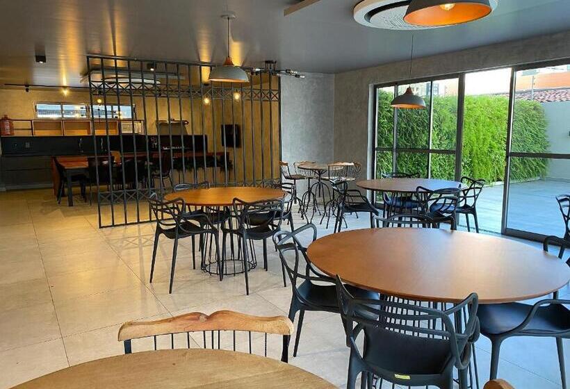 Bela Hospedagem   Design E Conforto No Box 150