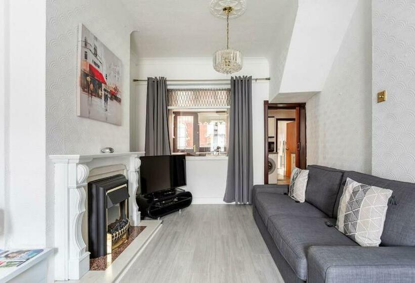 Central Belfast Town House