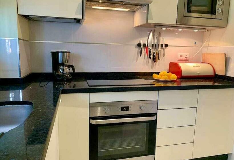 En La 2a Línea En Torre Del Mar