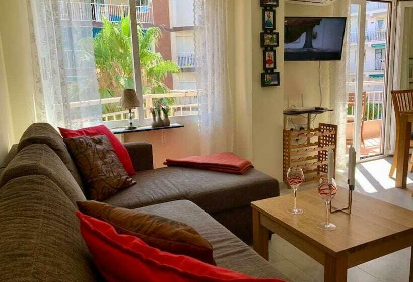 En La 2a Línea En Torre Del Mar