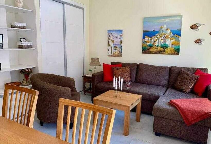 En La 2a Línea En Torre Del Mar