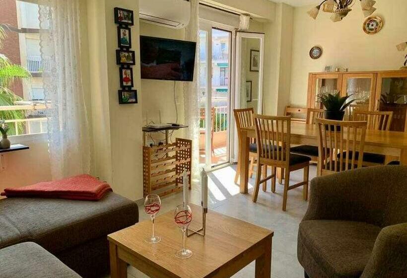 En La 2a Línea En Torre Del Mar