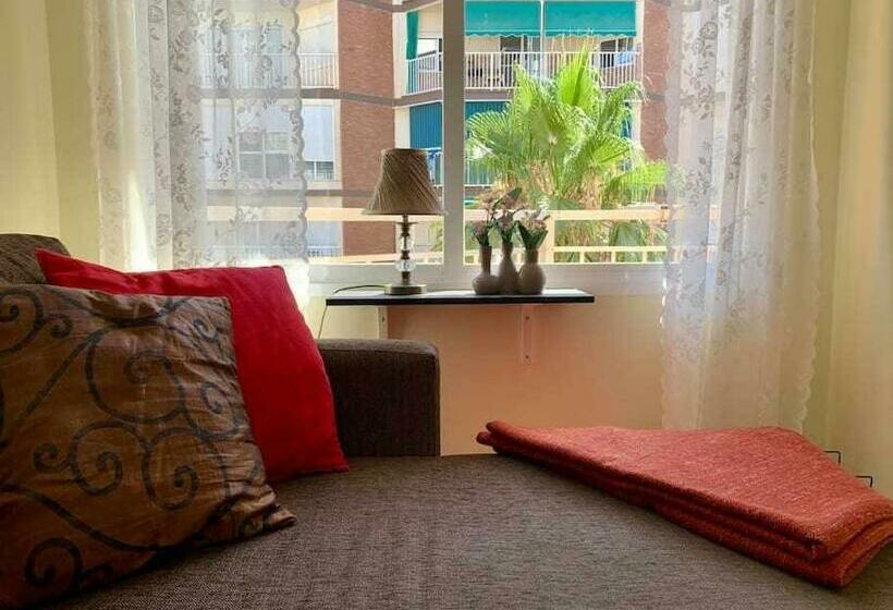 En La 2a Línea En Torre Del Mar