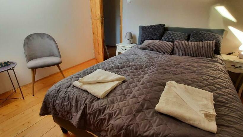 Hi Bp Garden City Batsanyi Apartment 3 Rooms, Apartment Upstairs Near The City Train With Free Parki